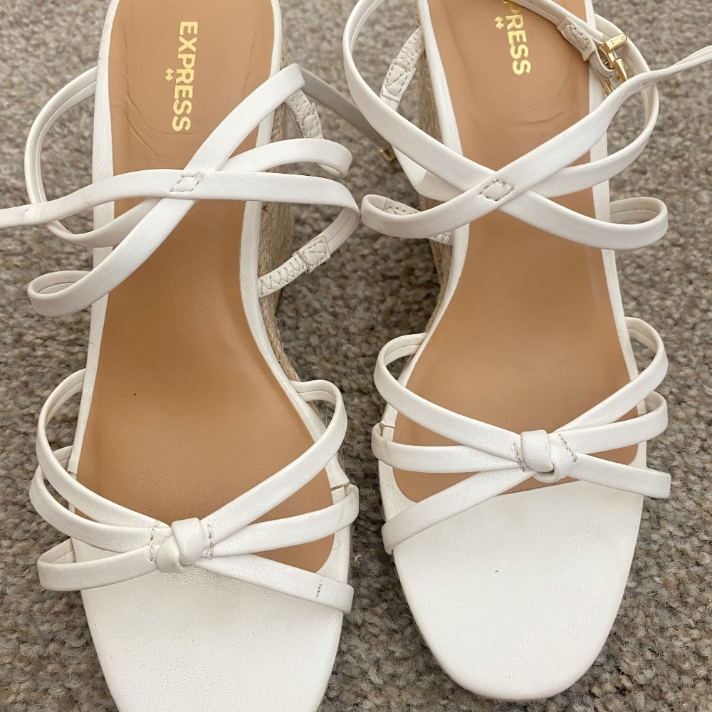 multiple pairs of woman's heels